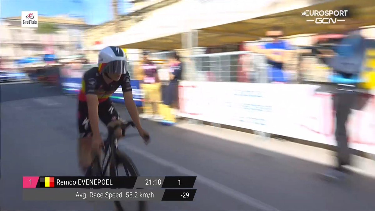 LeGruppetto's tweet photo. REMCO EVENEPOEL ÉCRASE CE CHRONO !
Le Belge prend le meilleur temps provisoire avec 28" d'avance sur Joao Almeida ! #Giro https://t.co/AQis2xq4Fs