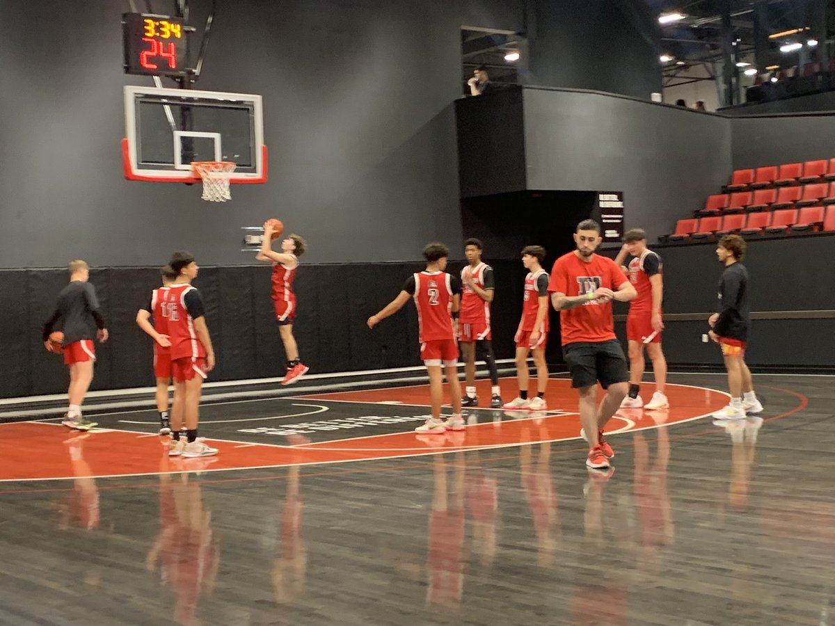 GreggRosenberg1's tweet photo. Day-2 of the #BashintheDesert. 17U today. We have Swish365 (Higley) vs New Mexico D1 2024-2. @PrepHoopsAZ https://t.co/vB1xdQ7hzy
