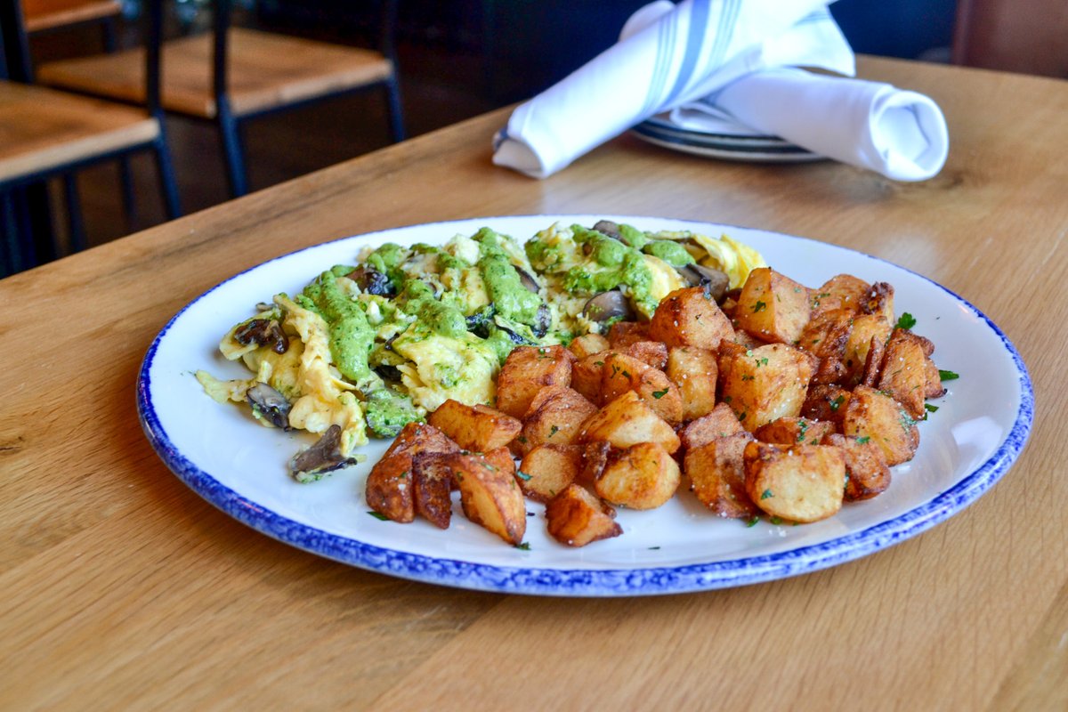 Good morning, Andersonville! Enjoy some bottomless mimosas and delicious pesto eggs to kick off the weekend! 😋🍳🥂

#landandlakeaville #andersonvillechicago #chicagobrunch #mimosabrunch #bottomlessmimosas #pestoeggs