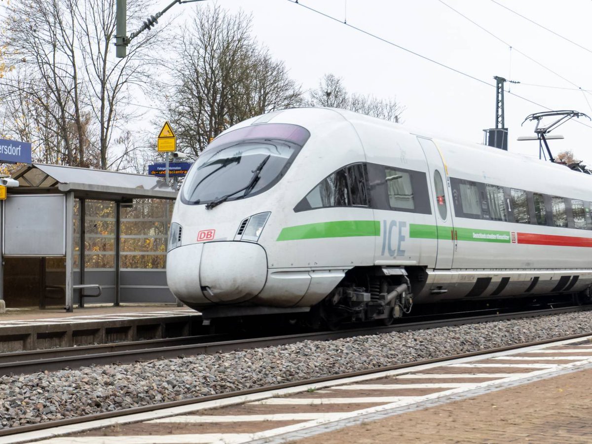 Duits OM: mesaanval door Syriër in trein lijkt geen terreur, verdachte had waanbeelden.
7 november 2021

De onderzoeksresultaten wijzen erop dat de 27 jarige Syrische man(asielzoeker/statushouder) zonder aanleiding willekeurige treinpassagiers verwondde.

nos.nl/l/2404714