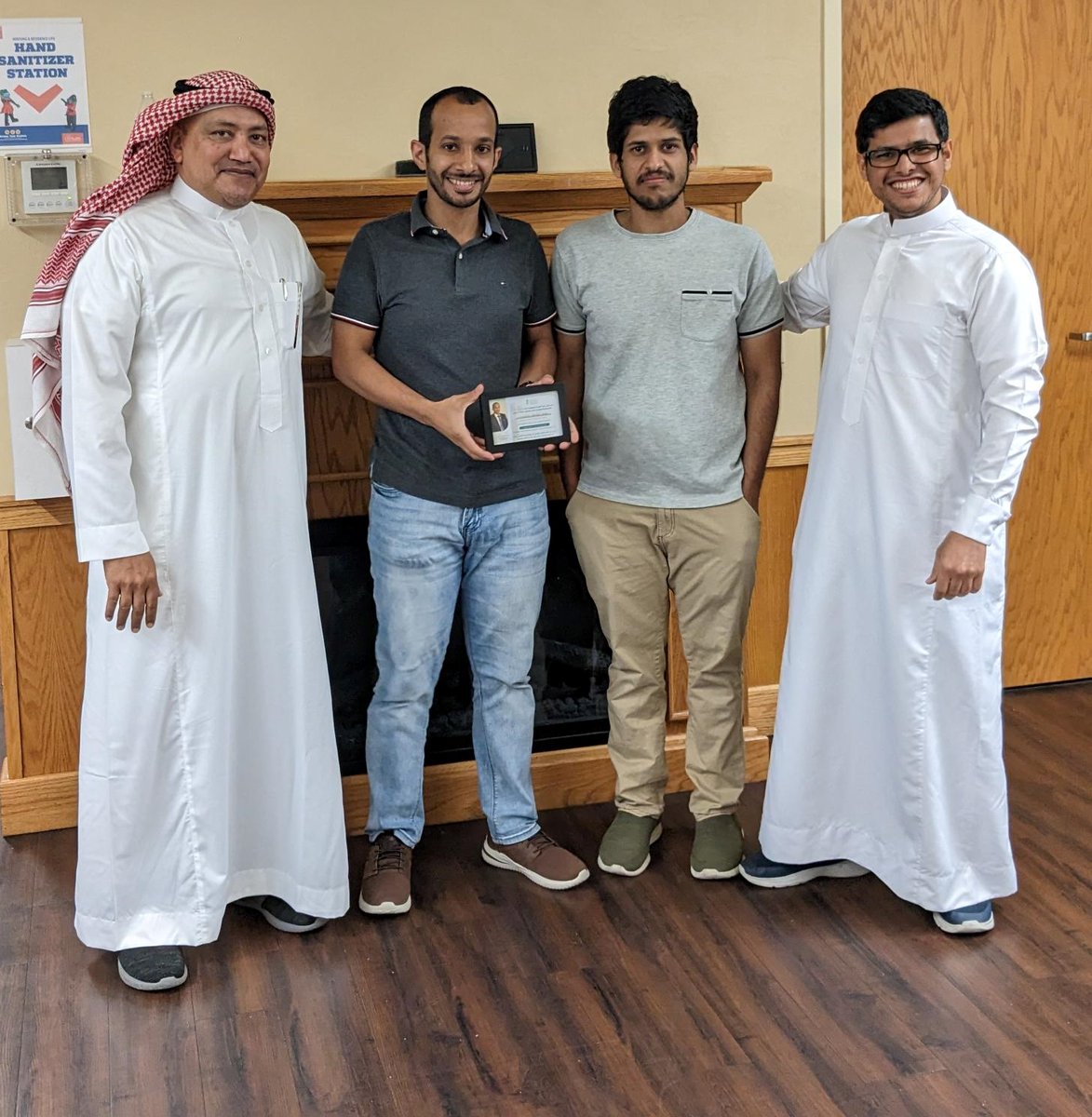 ASAS_UF's tweet photo. مبارك للدكتور عماد الشمري حصوله على درجة الدكتوراه في هندسة المواد الإنشائية من كلية الهندسة في جامعة فلوريدا https://t.co/nGQLfs5Mbw