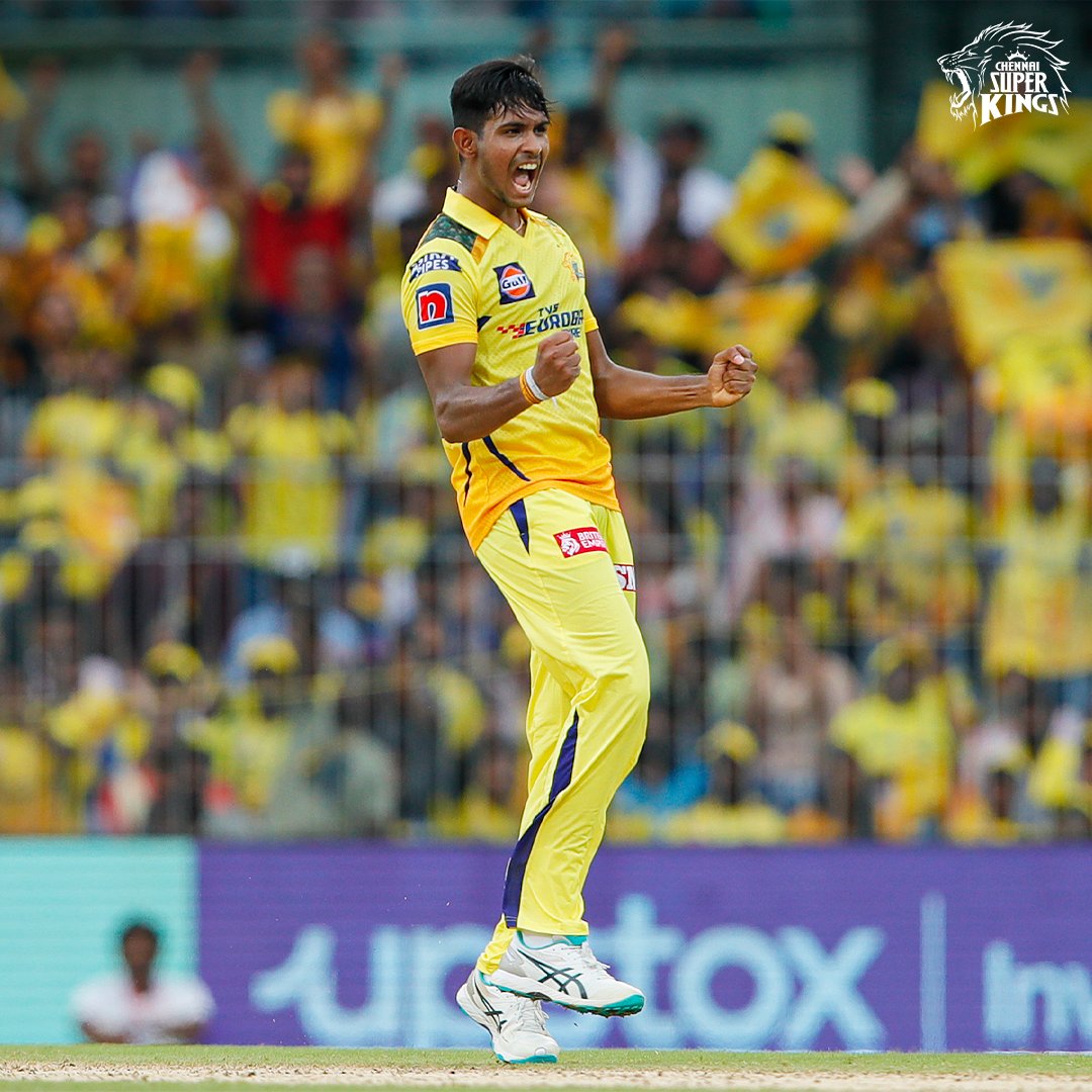 Krik_freac's tweet photo. Matheesha Pathirana - The New Yorker King⚡⚡

Nothing more pleasing than seeing a Malinga-like bowler bowling toe-crushing yorkers, especially against Mumbai Indians.

@matheesha_9 - Start learning Tamil, you are going nowhere. 

The Futute of CSK 💛💛

#CSKvMI
#CSK_FOREVER https://t.co/btHsFgkdFa