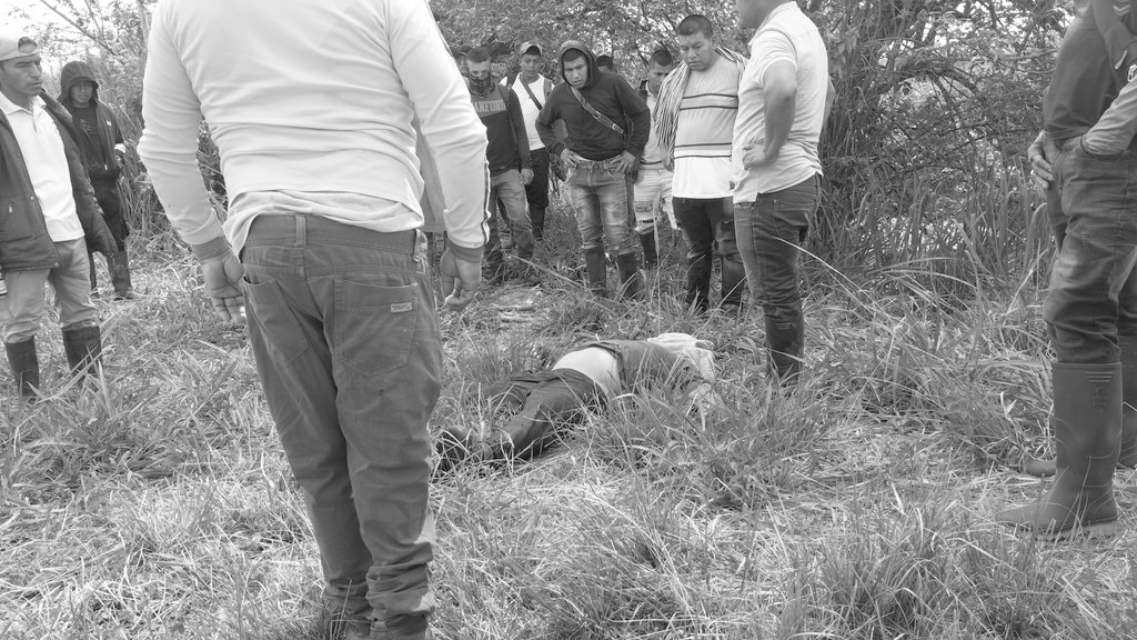 CapazMauricio1's tweet photo. El cuerpo sin vida de #HernánCiclos acaba de ser hallado en jurisdicción de la finca el #Chiman municipio de #Guachene. En toda la cadena de estos sucesos se evidencia una responsabilidad de @PoliciaColombia por acción y omisión, demandamos iniciar investigación.
@petrogustavo https://t.co/kGCih9Jiay