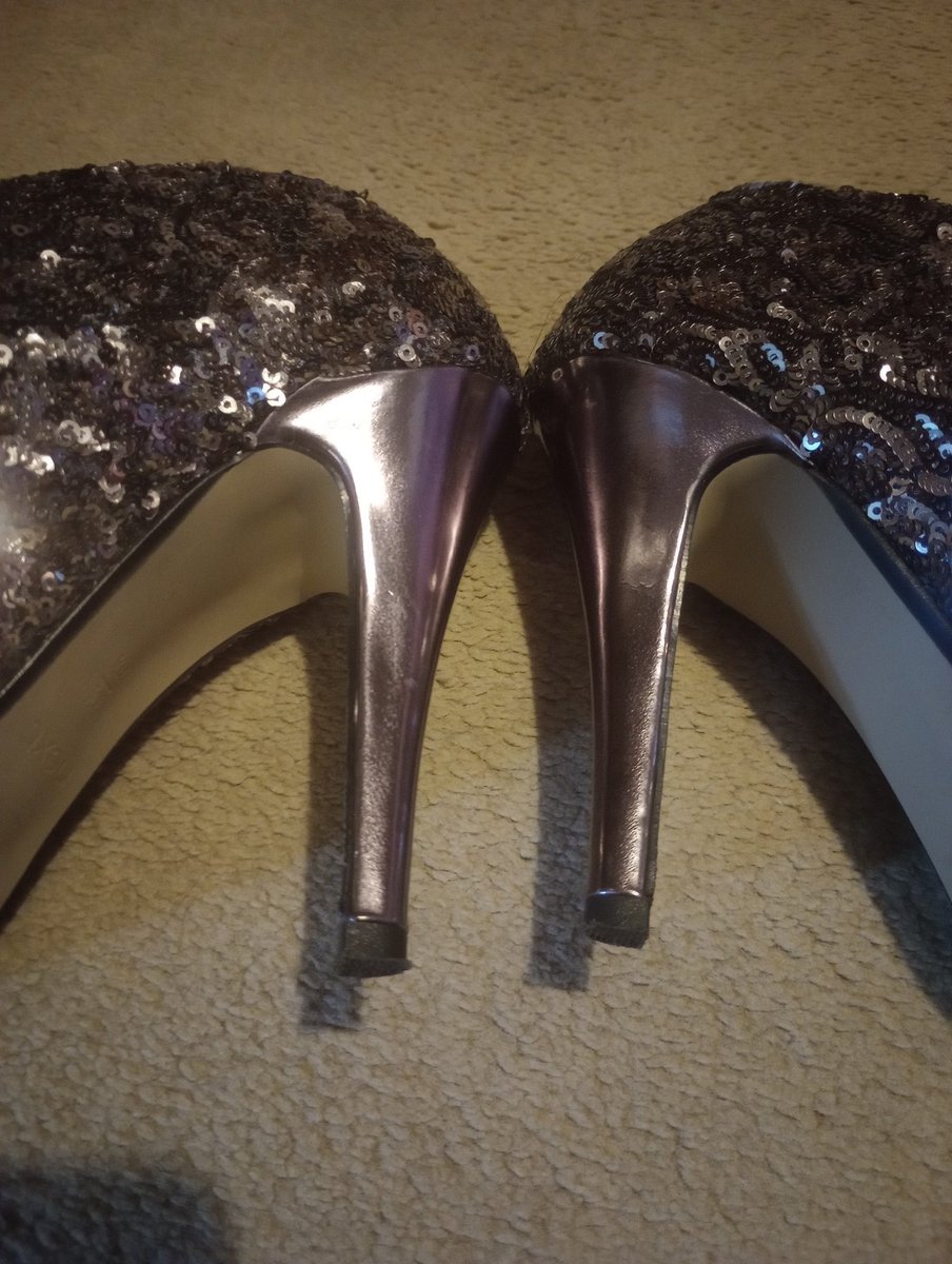 New pictures and videos on my fanvue.com@kitkatx.💖👠#feetlove #fanvue #footpics #feetlover #solesandtoes