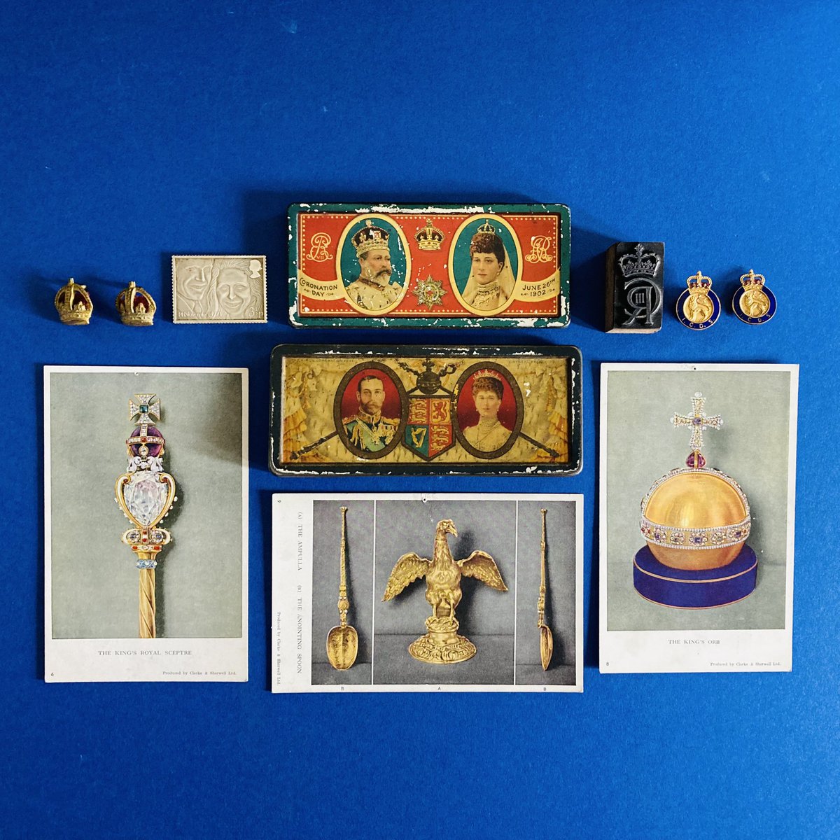 InfoAffair's tweet photo. Royal Times 👑💙
Current collection.
Enjoy your bank holiday weekend.
#royalblue #coronation #coronationday #theking #thequeen #HRH #militarypips #royalmemorabilia #vintagetins #vintagepostcards https://t.co/UqKW4fKXWy