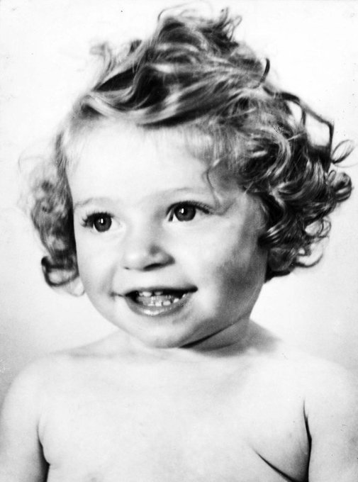 6 May 1940 | Betty Vredenburg, a Dutch Jewish girl, was born in Amsterdam to Abracham and Rachel. 

She was murdered in a gas chamber of the #Auschwitz camp on 21 May 1944.