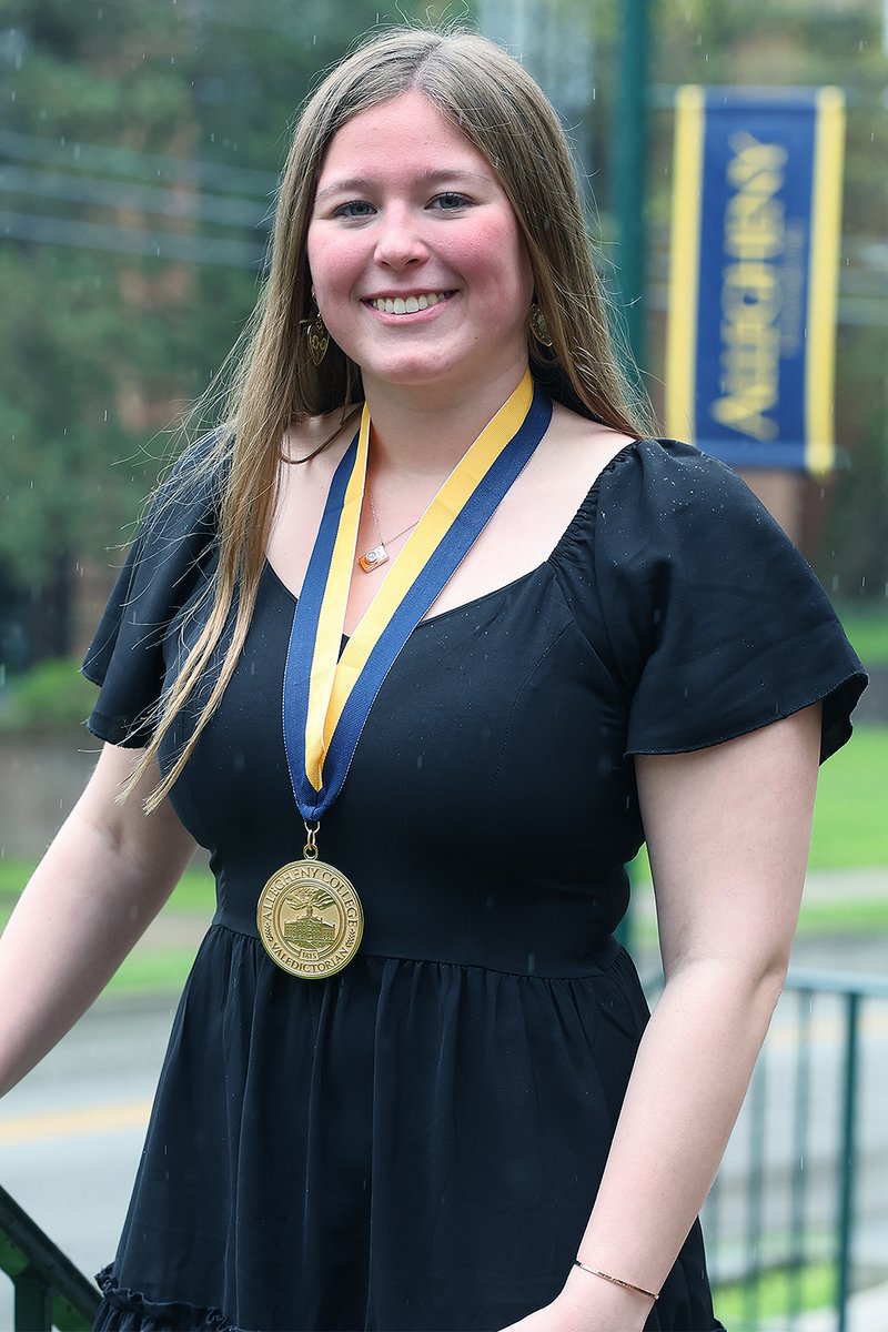 alleghenycol's tweet photo. Hats off to Emily Spitz '23, who was announced as the Class of 2023 valedictorian! 🎓 

“The next time you wonder if you have a few extra hours to try something new, I encourage you to go for it, at Allegheny and beyond. You never know what you may get out of it,” says Spitz. https://t.co/p0JnF2lczM
