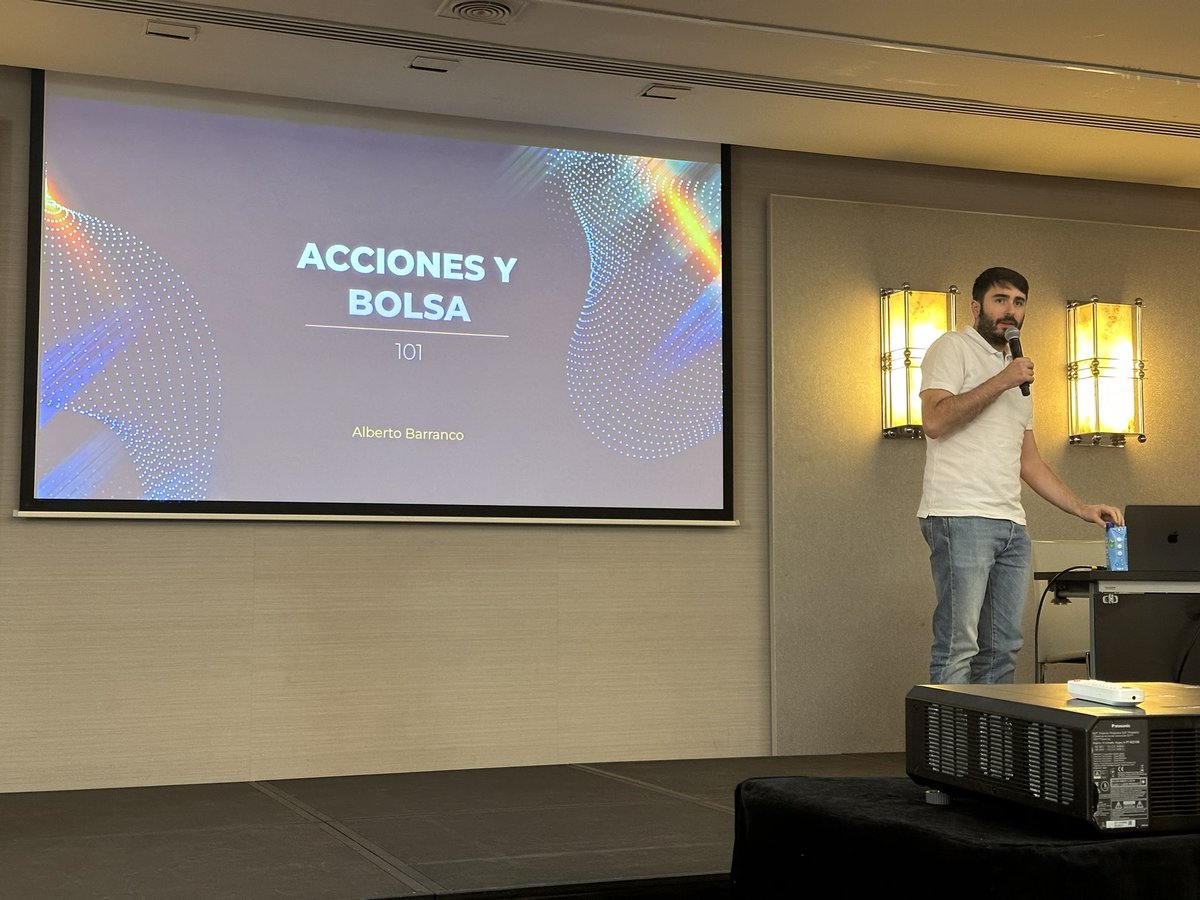 angelusGJ's tweet photo. Ahora nos toca aprender un poco de acciones y bolsa con @barrancoalberto. #AutentiaOS2023 https://t.co/eqVh4IisFV