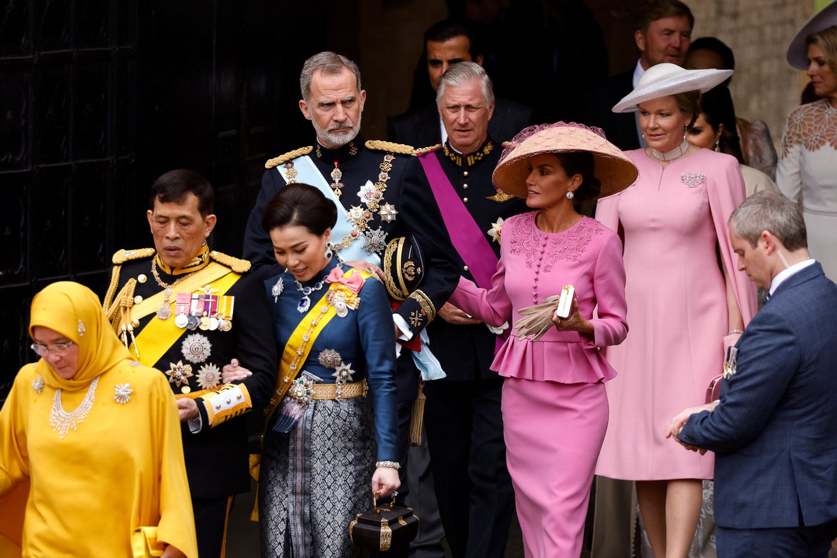 MonarchieBe's tweet photo. 👑 The King and the Queen attend the #Coronation  of King Charles III and Queen Camilla at Westminster Abbey. https://t.co/uCzeNbiqxk