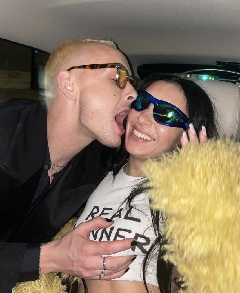 It needs to be studied how the 1975 members manage to pull bad bitch pop stars