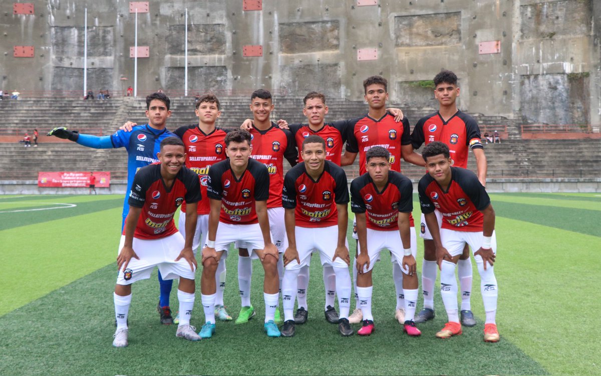 #LigaFUTVEJunior | J8 | #Sub18 | Once inicial:

Salvador Bolívar, Luis Figueroa, Adrián Rojas ©, Diego Giménez, Jesús Martínez, Sebastián Ramírez, Raynier Mecia, Rodhier Lezama, Ryan Palma, Héctor Manrique y Sebastián Pino.

DT: Daniel Izzo.
