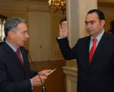 flamihup's tweet photo. La derecha está en desgracia, capturan a uno de sus alfiles, al exmagistrado Jorge Pretelt lo condenan a seis años
#ElPoderEs https://t.co/fX1WjiYj38