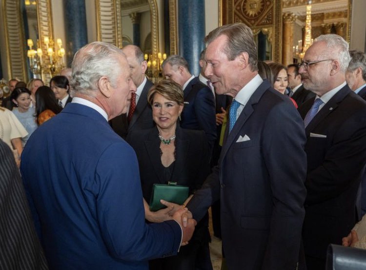 👑 🇬🇧🤝🇱🇺 The Grand Ducal Couple met #KingCharles III at the reception organised the day before the #Coronation  ceremony at Buckingham Palace.