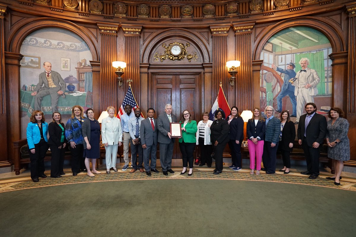 Patty4MO's tweet photo. This week the Governor presented a proclamation for Nurses Month &amp; today we celebrate #NationalNursesDay! I am so proud of my profession &amp; my colleagues across the state &amp; country. This week we had some huge #HealthCare victories! The APRN &amp; surgical smoke bills were TAFP. #MOLeg https://t.co/nBItfnzBxP