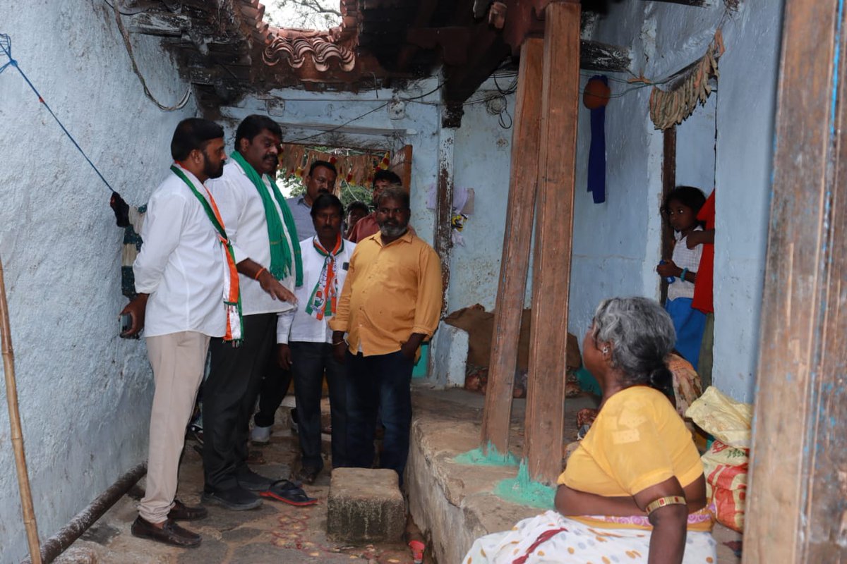 CherukuCsr's tweet photo. #srinivasreddycheruku #DubbakaWithCongress #Dubbaka #inctelangana #Telangana #Congress #hathsehathjodoyatra #61thday #HathSeHathJodoAbhiyanYatra #RevanthReddy #RahulGandhi https://t.co/q0WB6acCjE