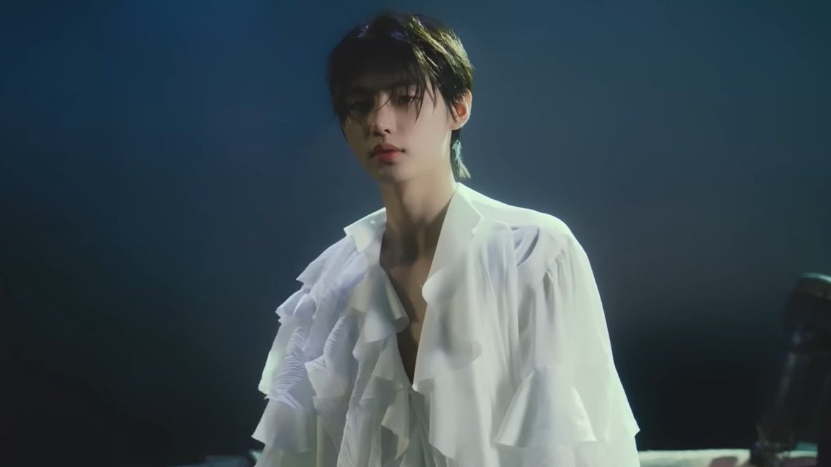 archiveofhoon's tweet photo. main character https://t.co/nbpHjszkzl