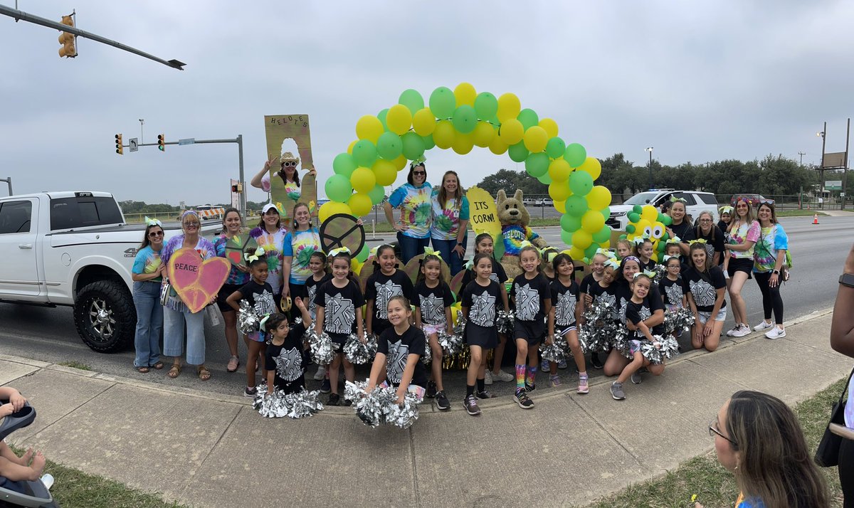 NISDKuentz's tweet photo. Helotes Cornyval parade!!! 
Peace ☮️ Love ❤️ Corn 🌽
Best time of the year!!! https://t.co/m8xktuQZf7