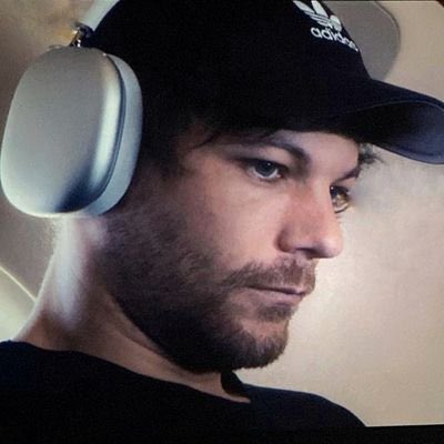 91tkitten's tweet image. headphones 🎧