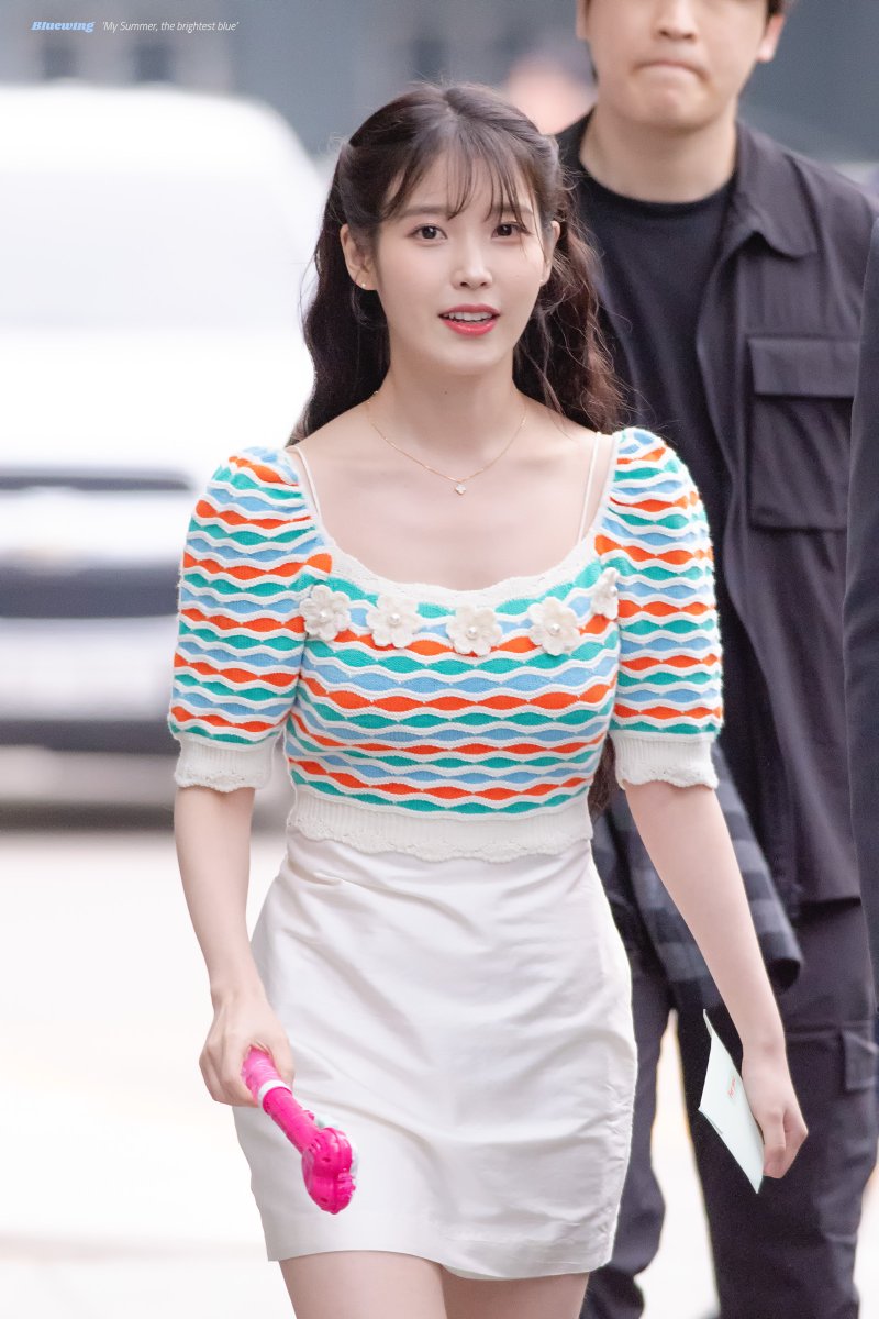 iu_bluewing's tweet photo. 230506 영화 <드림> 영등포 퇴근길 ✨

🐣........🐥💕

#아이유 #이지은 #IU #드림 #DREAM https://t.co/4EsmLeZ7qg