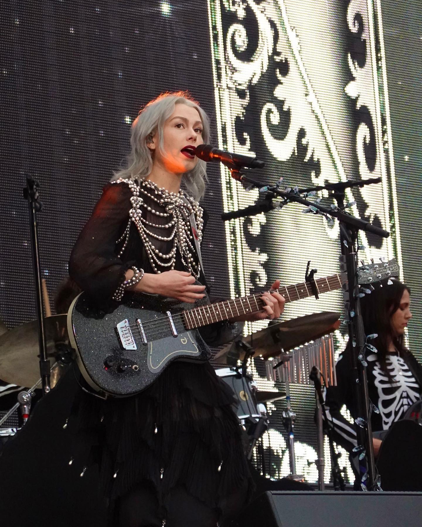 Phoebe Bridgers ツアーピック 6bf4a000-0610-471e-8e42-