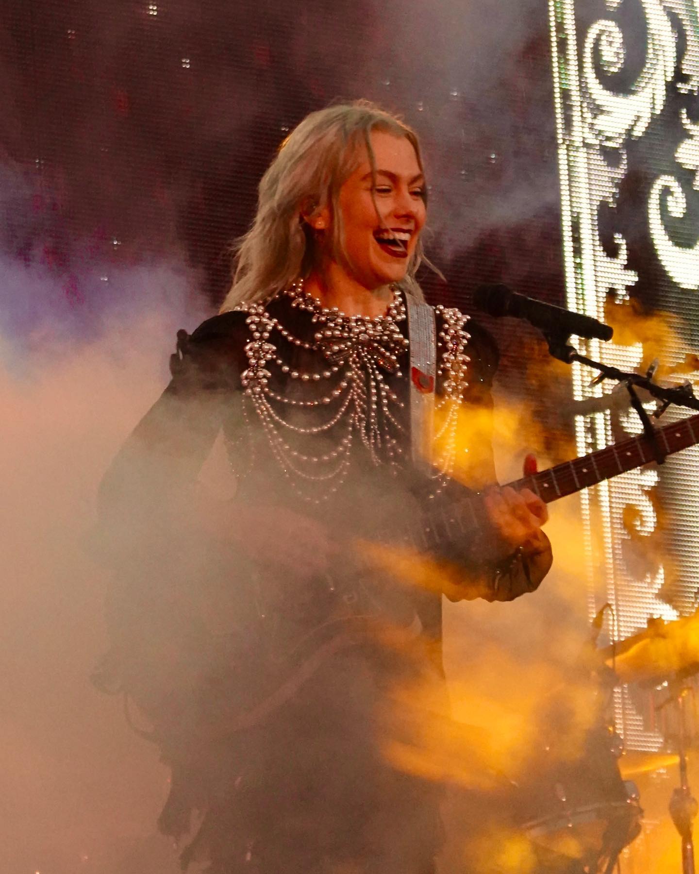 Phoebe Bridgers ツアーピック PHOEBE BRIDGERS UPDATES on X: 
