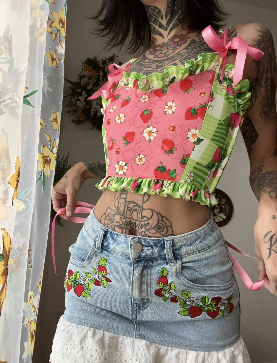 Hussie Models On Twitter Rt Ccdollxxx Strawberry Girl 🍓