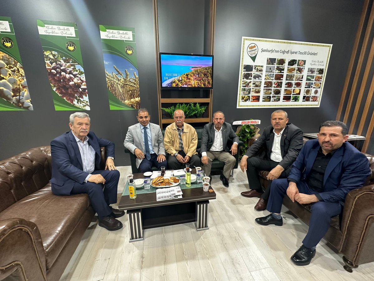 sanliurfatso's tweet photo. YK BaşkanV.'miz Sn.Mustafa Zahit ve Meclis Üyemiz Sn.Mehmet Küçük, fuarda standımızı ziyarete gelen, önceki dönem Meclis Üyemiz Sn.Hamza Tavas, SANKON Güneydoğu Bölge Başkan Yardımcısı Av.Oktay Kızılelma ve diğer konuklarımızla yakından ilgilendi.

@mustafazahit4 @mehmetkucuk063 https://t.co/dsSTTQgfX4