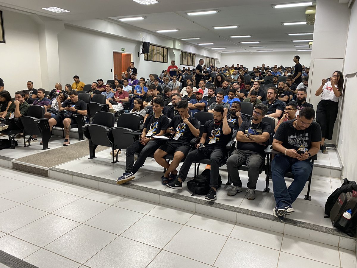 Casa cheia no <a href="/dodaracaju/">DevOpsDays Aracaju</a>.
Fico muito feliz em ver a galera engajada e buscando mais conhecimento! Além do network sensacional