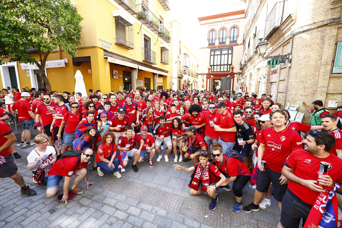Osasuna's tweet photo. 🤳🔴

#CuestiónDeAlma | #CopaDelRey | #RealMadridOsasuna https://t.co/7lS5YbkBGz