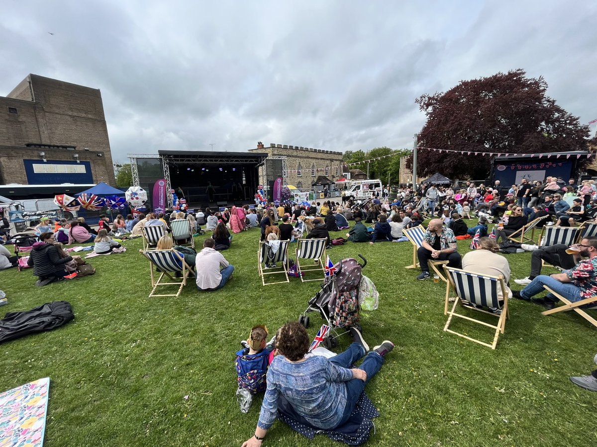 SomersetCouncil's tweet photo. The sun is shining on our performers at #CastleGreen, the entertainment continues all afternoon and tomorrow! πͺ©πΆπ
Thereβs been so much going on here at our #TauntonCoronation event, check out these photos for some highlights π·
Join us at 7pm for @SomersetOpera π https://t.co/Yp5XHZJNGg