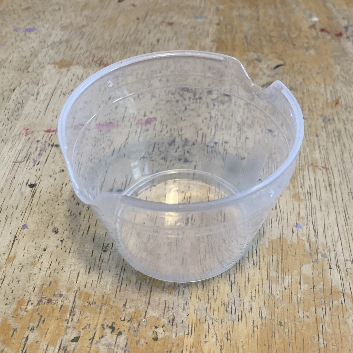 GimmeBuilds's tweet image. Not sure which laundry detergent comes with this cap but, I realized that the pour spouts on it make for a good brush holder as well. #MakersMaking #DetailPainting #ModelBuilding