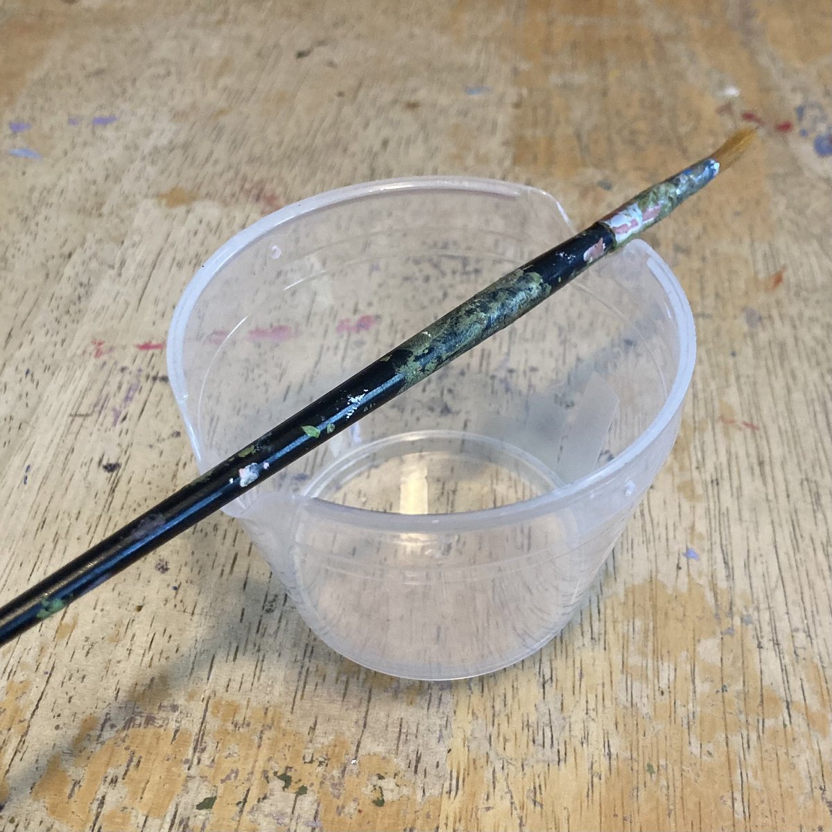 GimmeBuilds's tweet image. Not sure which laundry detergent comes with this cap but, I realized that the pour spouts on it make for a good brush holder as well. #MakersMaking #DetailPainting #ModelBuilding