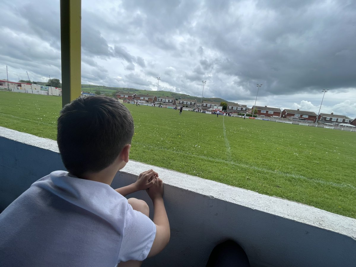 matt1DUK's tweet photo. Not quite @Wrexham_AFC  but was nice to get down to the local game with Oliver today  in #prestatyn today to watch #rhyldragons  ⚽️⚽️⚽️ 
#sundayleauge #football #northwales #grassrootsfootball #localfootball https://t.co/rfBsUdfYfz