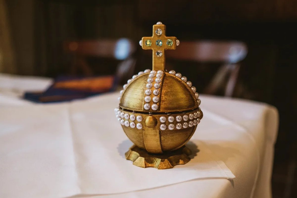 uptone's tweet photo. At @gemthetwit's and my Monty Python wedding in 2019, the Holy Hand Grenade of Antioch doubled up as a wedding ring holder!
#MontyPython #MontyPythonWedding https://t.co/RaahU6MXx1