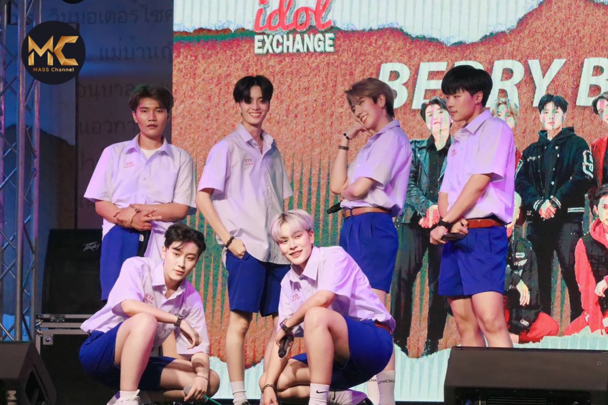 M_MassChannel's tweet photo. Berry Bomb วงสาวหล่อเท่ห์น้องใหม่ที่พกพาความสนุกความมันส์มาเจอกับทุกคนในงาน idol exchange 
📍ที่ลาน Zone A–B‚G Floor MBK Center

#berrybomb #idolexchange
#uniform https://t.co/utQApn0wAY