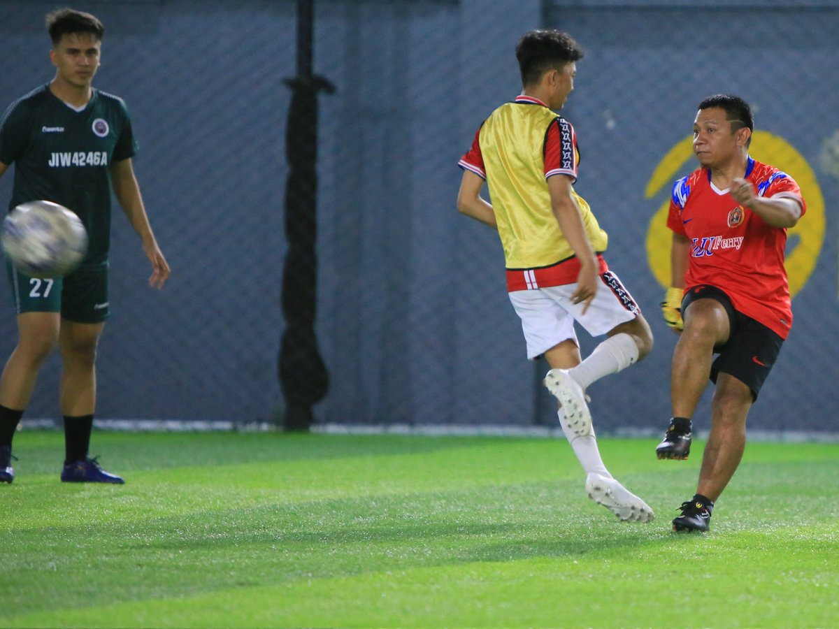 tendang bola

#NotePluz - tabe minggir minggir dulu kakita' kak, ka bola ji mau kutendang pluz pluz😉😉😉 
@norcfootballofficial 
@minisoccerpelitakasih 
#MiniSoccer 
#Football 
#NorcFunMiniSoccer 
#NorisFootballClub 
#NFC 
#MiniSoccerPelitaKasih 
#PluzPluz 
#doelbeckz7 
#db7