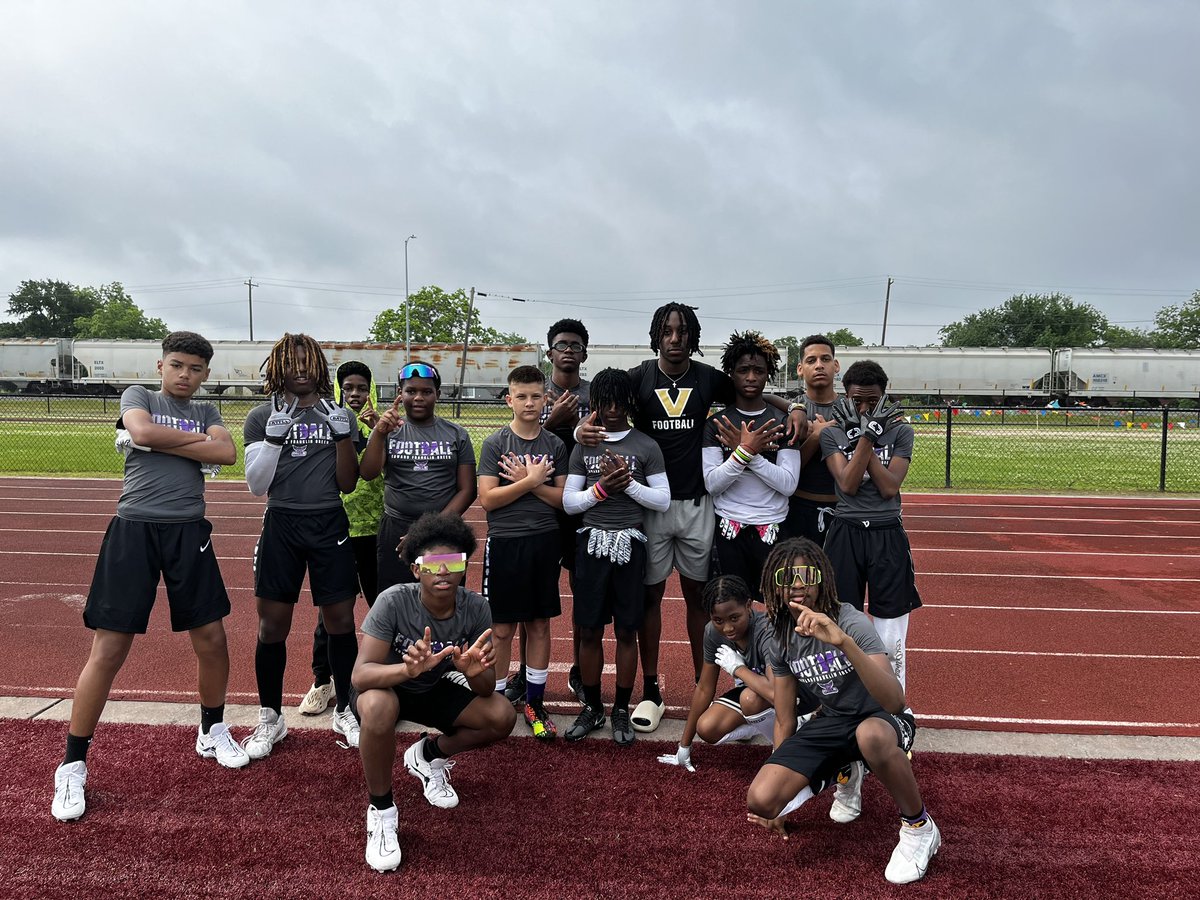 Ruben Rivas (@coachrivas1) on Twitter photo Appreciate <a href="/_trud3ll/">Trudell Berry ✞</a> for stopping by to talk to the EF Green players <a href="/EFGreenJuniorH1/">E.F. Green Junior School Athletics</a> Appreciate <a href="/_trud3ll/">Trudell Berry ✞</a> for stopping by to talk to the EF Green players <a href="/EFGreenJuniorH1/">E.F. Green Junior School Athletics</a>