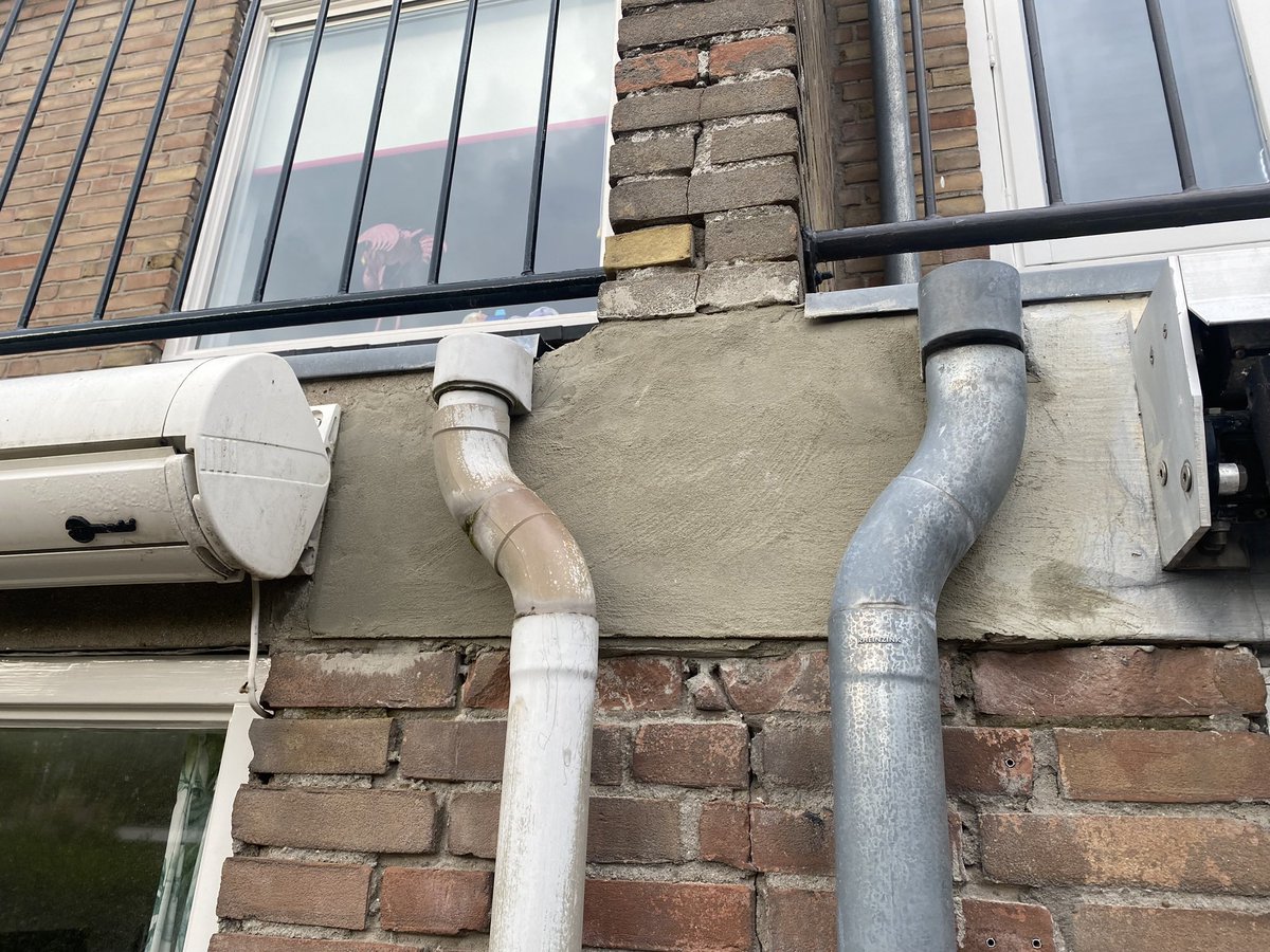 micheldonkers's tweet photo. Ook beton heeft zijn verval. Dus #onderhoud nodig. #onderhoudsbedrijf #haarlem. #werkaandewinkel https://t.co/5rVPEDUxH2