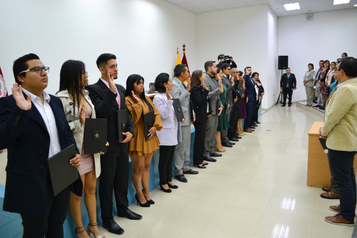 A los compañeros que asumen las funciones de representantes en el Honorable Consejo Universitario y en los diferentes Consejos Directivos,les deseo el mejor de los éxitos y quiero comprometerles para que el trabajo sea mancomunado,pensando en el beneficio y progreso universitario