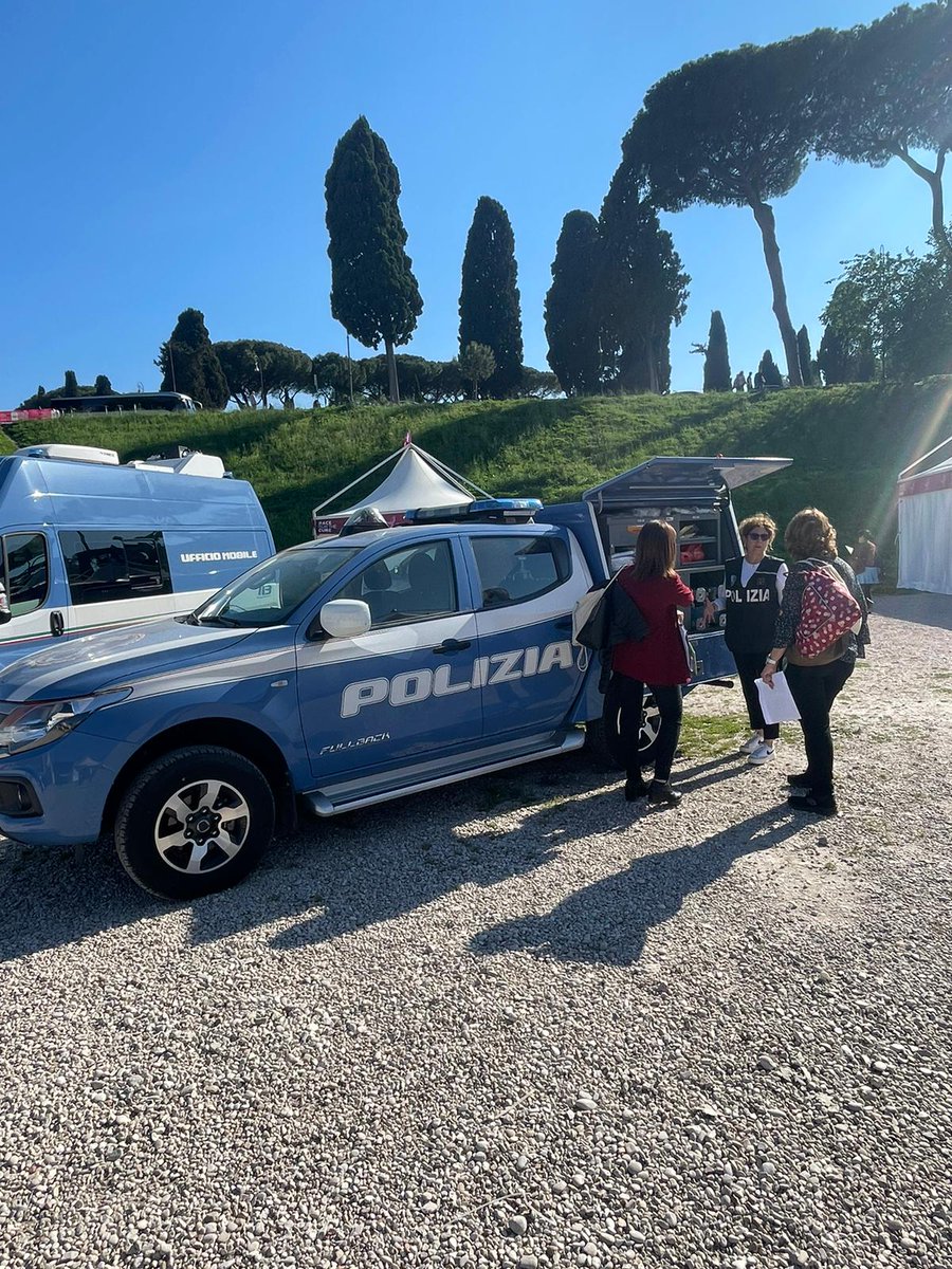 Polizia di Stato tweet media