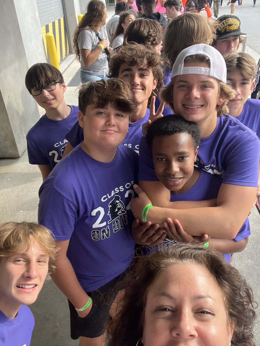 Ed_Coller's tweet photo. Scenes of @RRMSRoyalKnight students and staff having a blast at @UniversalORL #GradVenture2023 https://t.co/KU8EnlW1To