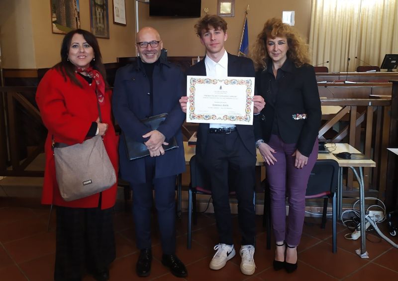 oggiconversano's tweet photo. I complimenti dell'Istituto San Benedetto ai suoi alunni Domenico Avella e Stefania Giove per il premio "Giovanni L'Abbate" - https://t.co/RdoC0ZHObM https://t.co/CfslmfnpKl