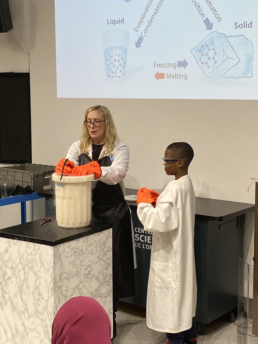SamuelHearneMS's tweet photo. What #funwithchemistry grade 5 students from Ms.Gatti’s had #learning #together #experiements @OntScienceCtr @LC3_TDSB @tdsb @TDSB_MHWB @TDSB_STEM @TDSB_STEMEquity https://t.co/VhOferHKE8