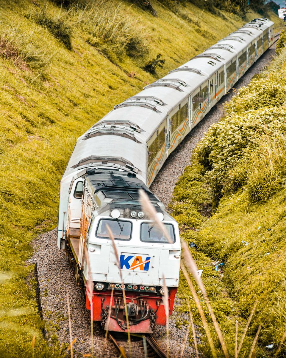 ガンビルに向かうアルゴ パラヒャンガン列車
•
2023年5月6日
#IndonesianRailways #SahabatKAI
@keretaapikita @KAI121 @jalur5_ @GM_MarKA