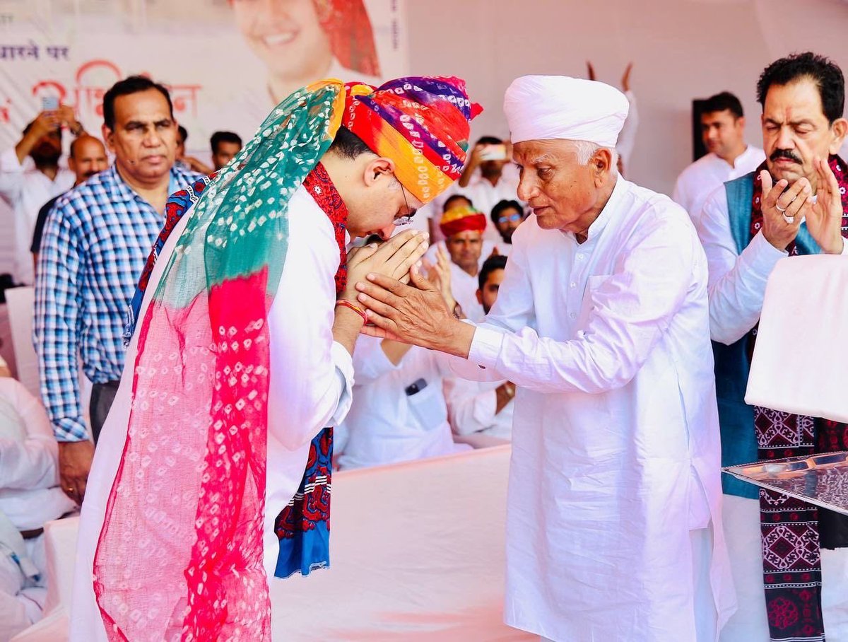 SachinPilot's tweet photo. हर चेहरे पर मुस्कान है,
सभी के लिए यहां सम्मान है,
उतर कर देखिए जनता के हृदय में,
यहां हर दिल में सिर्फ राजस्थान है। https://t.co/zRckowyiuP