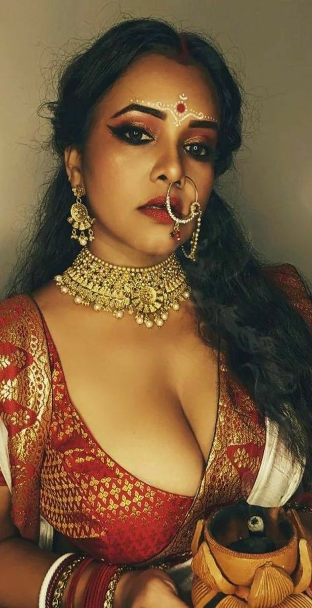 Devi_vedika_'s tweet photo. निभाई गई थी कुछ बातें यूं जताई नही गई ,    वक्त के इस हसी सफर में यूं आग लगाई नही गई https://t.co/oDCa3GHpDe