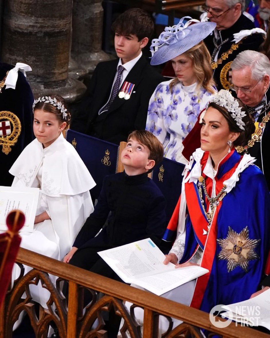 lizchar's tweet image. sitting in mass figuring out who would get hit if the lights fell