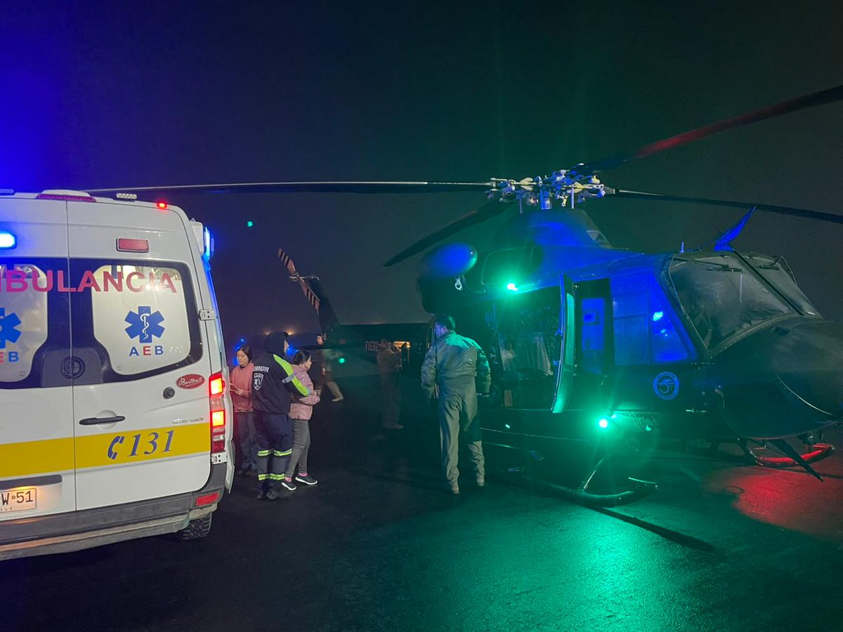 FACh_Chile's tweet photo. Exitosa evacuación aeromédica
Aviadores militares en conjunto con personal #SAMU #Reloncaví, trasladaron en 🚁Bell-412 de la IIIª Brigada Aérea #FACH a una persona con problemas cardíacos desde #Chaitén hasta el @HospitalPM.
#AeronáuticaChilena https://t.co/5e4SQfA3Or
