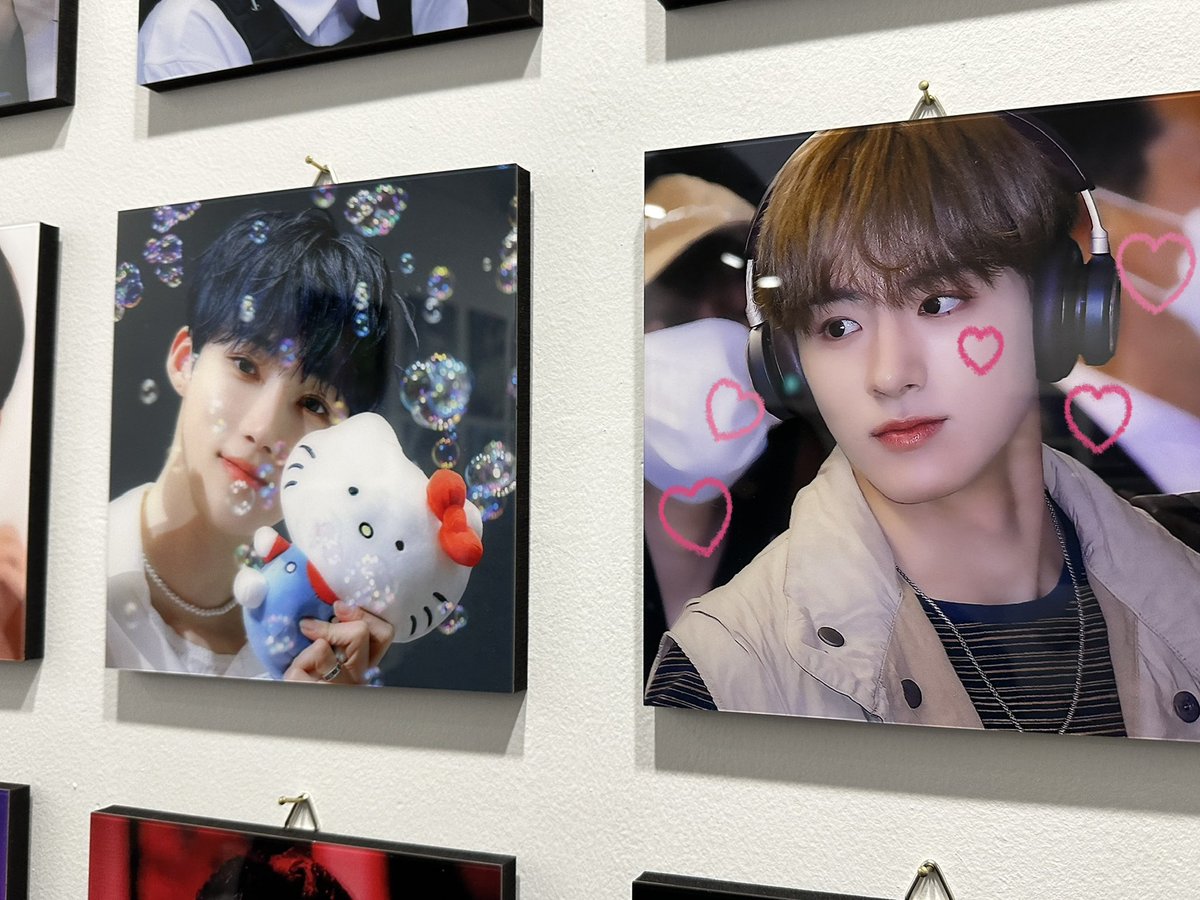 #in_our_time 
예쁘고 귀엽고 멋진거 다 ~ 하는 
원진 태영 성민 전시회에서 
에깅이랑 잘 놀다갑니다 (っ’-‘)╮=͟͟͞͞♡ 
수고 많았다 칭구들아 🩷 
(진짜 성민이 사진 찍은 줄 알았어요 미안.해요)