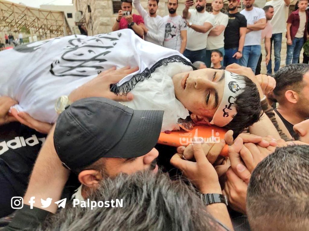 Teemah42's tweet photo. Israeli Occupation Authorities handed over the body of #Palestinian_boy Mohammad Dbeek from West Bank city of Nablus, who was murdered by Israeli Occupation Forces 53 days ago. This is his funeral. #IsraeliTerrorism #IsraeliCrimes https://t.co/azNIMjaAzn